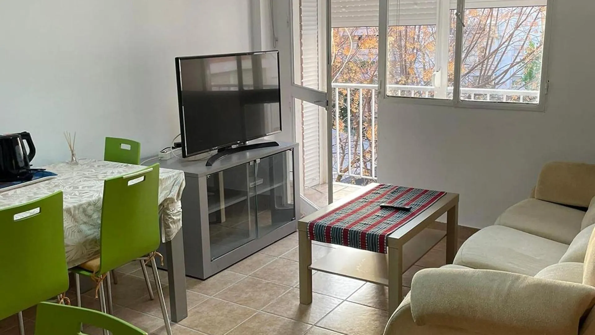 Cosy Apartment With Shared Balcony Seville