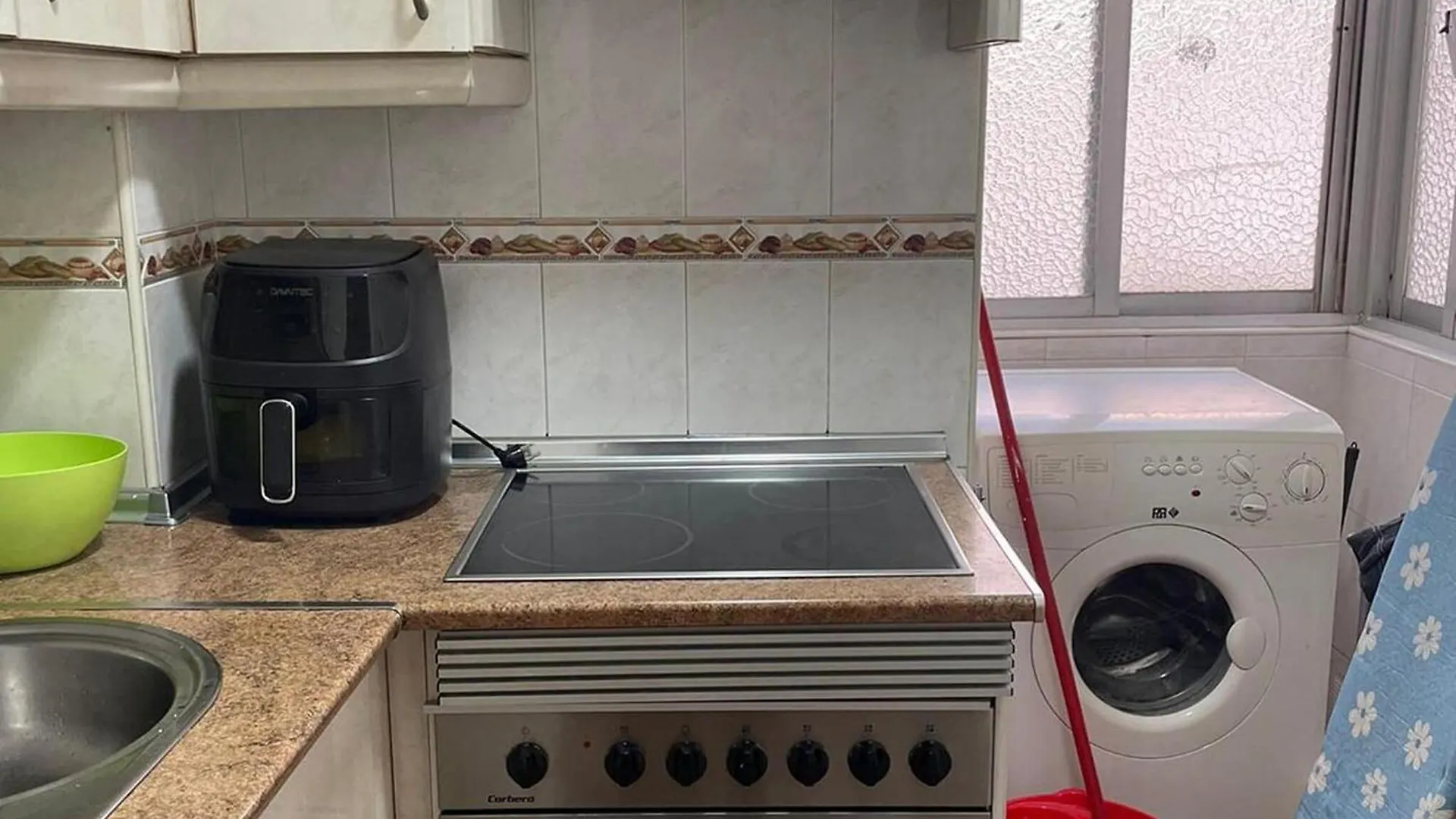 Cosy Apartment With Shared Balcony Seville