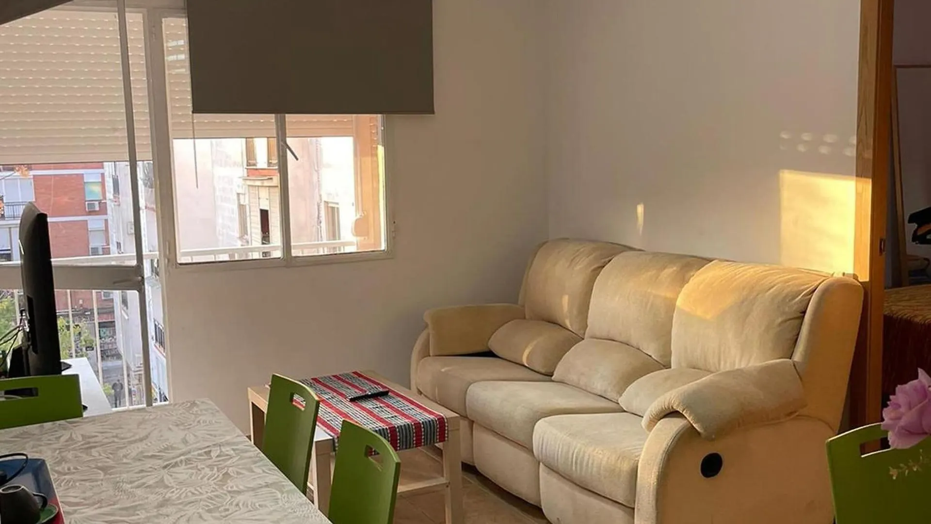 Cosy Apartment With Shared Balcony Seville