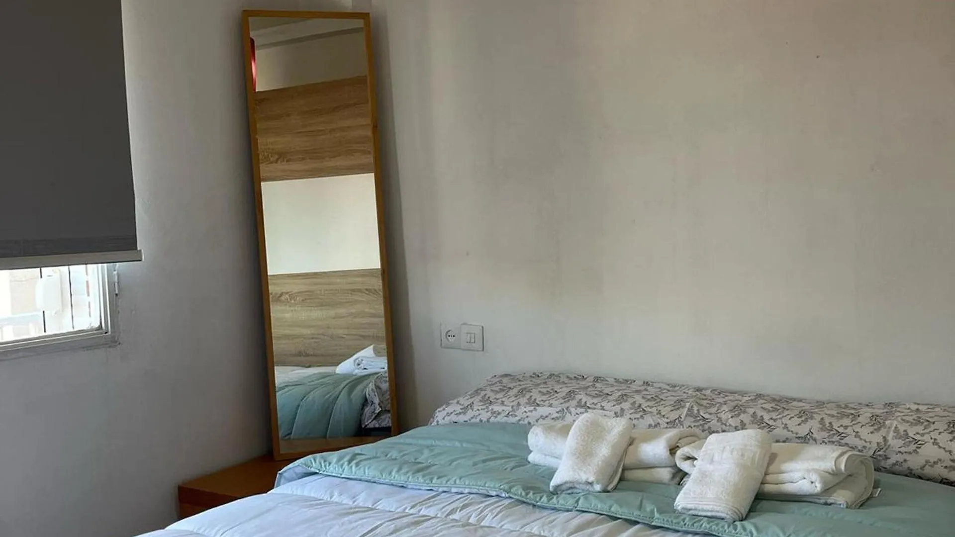 Cosy Apartment With Shared Balcony Seville