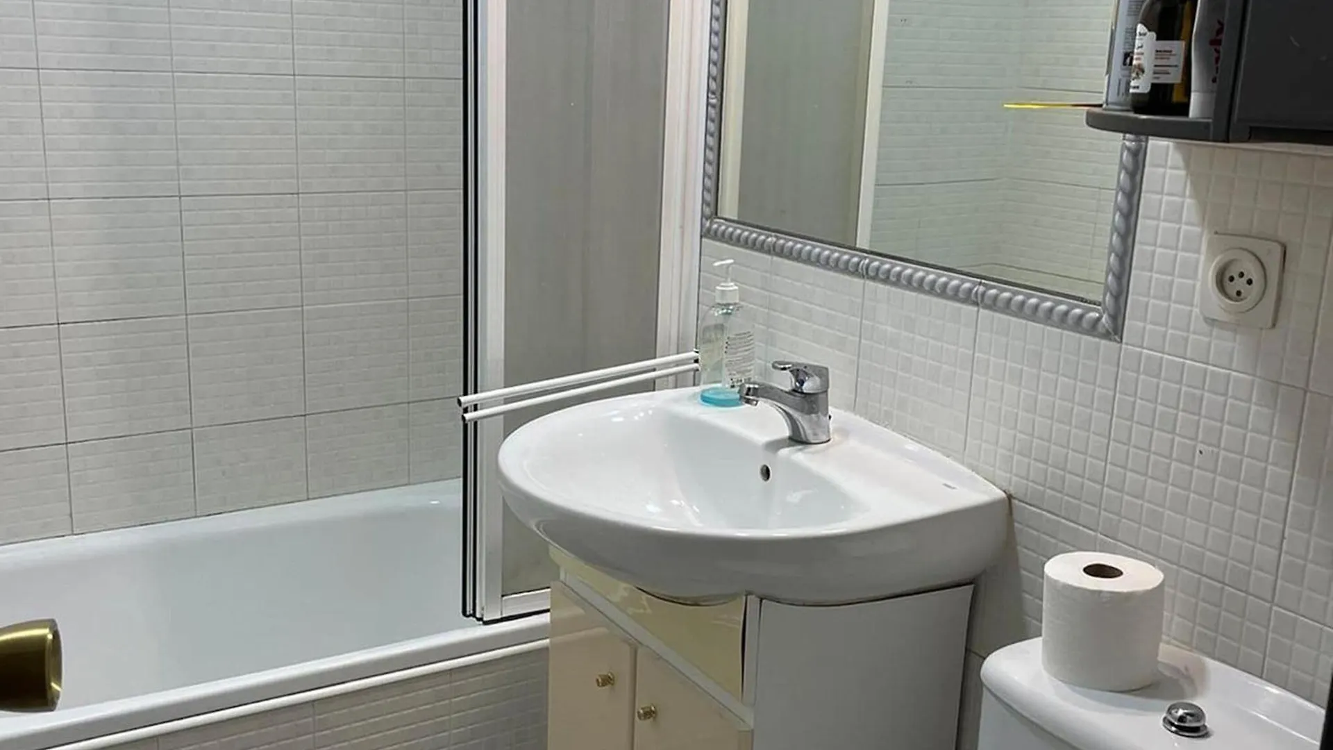 Cosy Apartment With Shared Balcony Seville