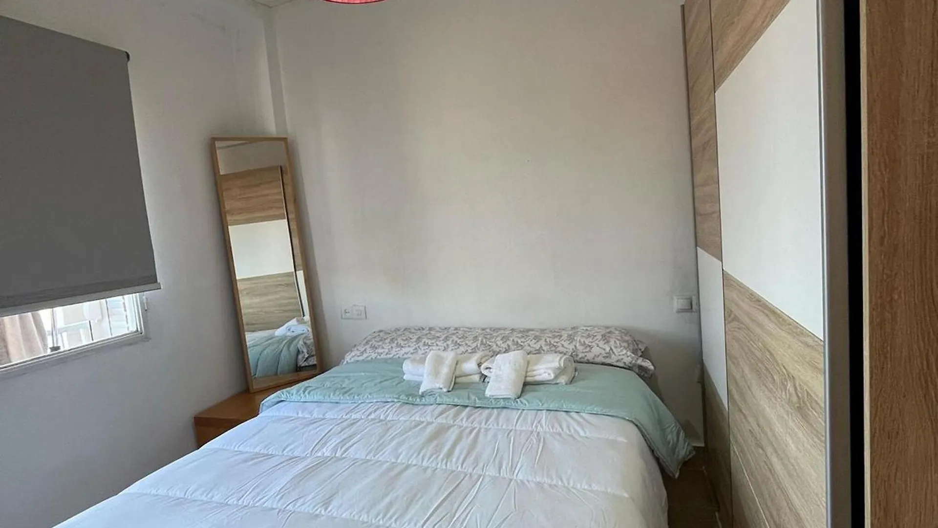 Cosy Apartment With Shared Balcony Seville