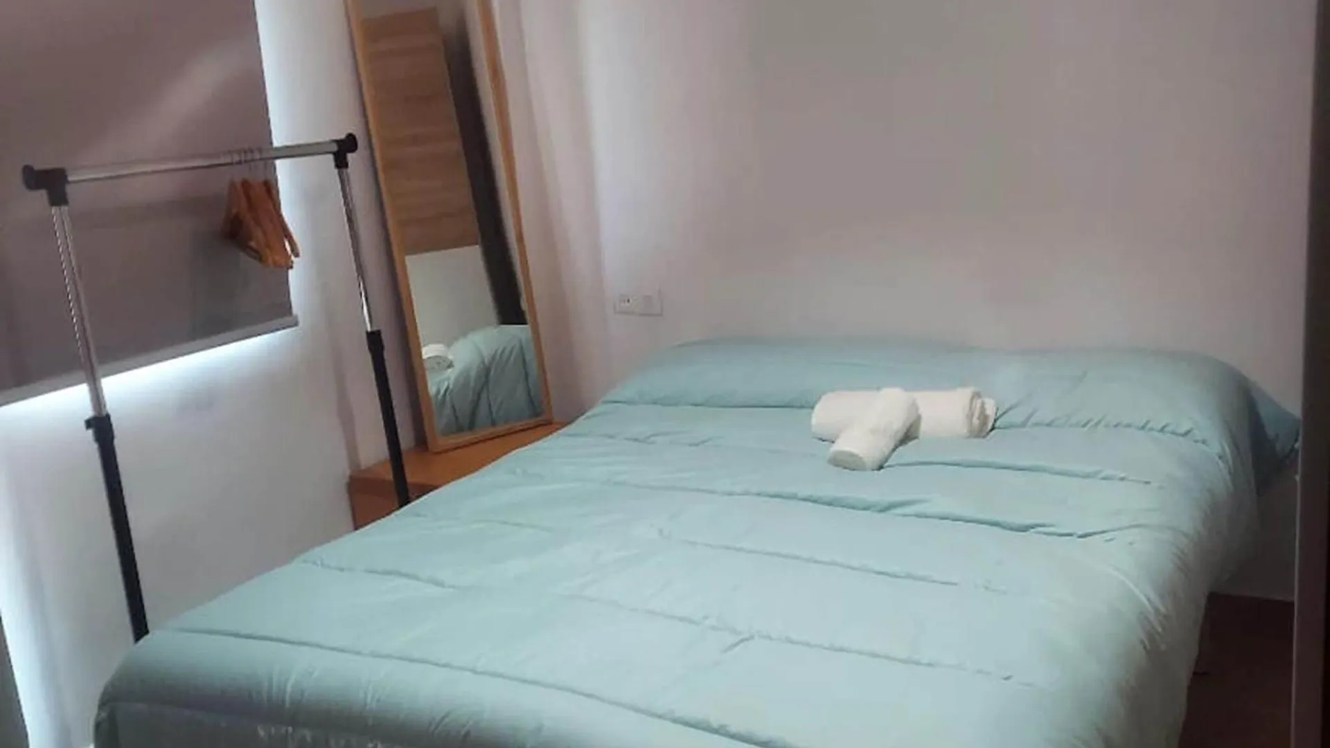 Cosy Apartment With Shared Balcony Seville