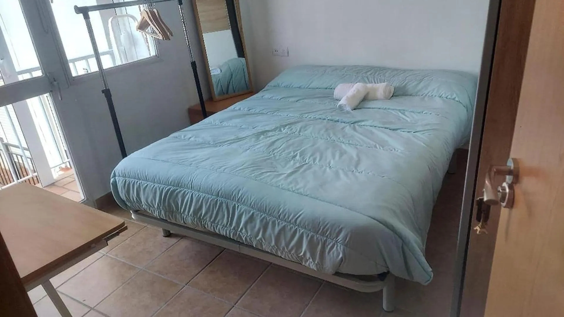 Cosy Apartment With Shared Balcony Севилья